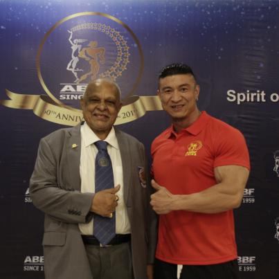 传奇sf第一称号究竟靠啥？90%玩家栽在选服第一步