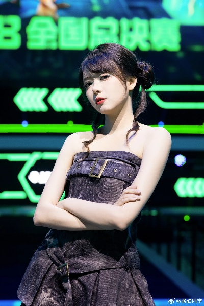 女警水晶玫瑰Cosplay骆歆惊艳亮相，独家高清美图大赏