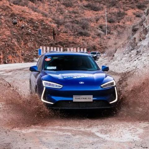 传奇世界sf 榜单2025最新数据对决,哪家稳定性爆表? 传奇世界sf 榜单2025最新数据对决,哪家稳定性爆表?