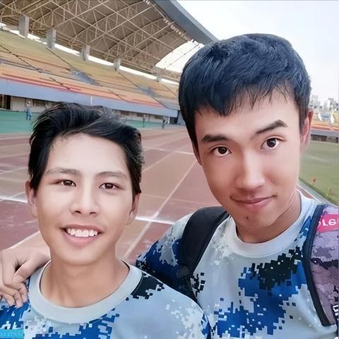 网络红人p夫揭秘：恶搞PS如何引发热潮