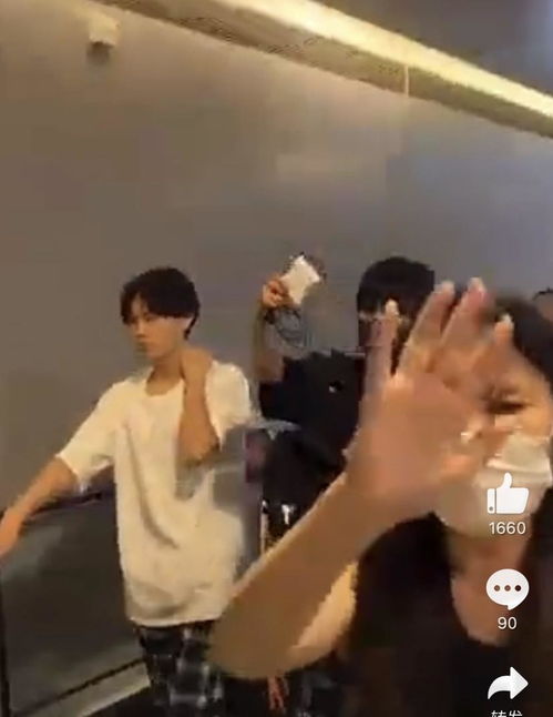 《丝之歌》椅子热议：游戏怒点揭秘，体验新高度！