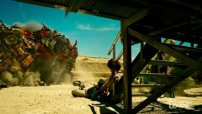 变形金刚2卷土重来：震撼视觉效果与激烈战斗再度来袭