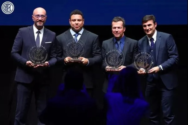 永动战车统领,中场核心铸就王朝荣耀!揭秘蓝黑王朝崛起秘诀 永动战车统领,中场核心铸就王朝荣耀!揭秘蓝黑王朝崛起秘诀