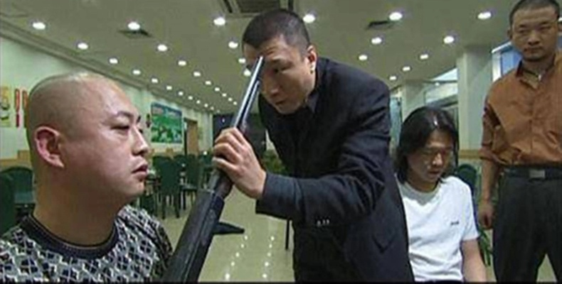 征服：揭开枪杀谜案背后的黑帮恩怨