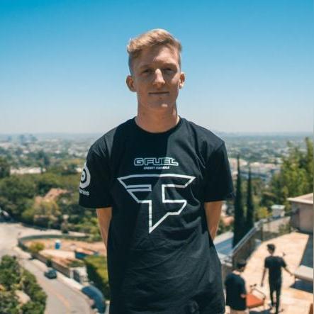 《堡垒之夜》高阶攻略:Tfue教你轻松吃鸡,掌握隐秘技巧 《堡垒之夜》高阶攻略:Tfue教你轻松吃鸡,掌握隐秘技巧