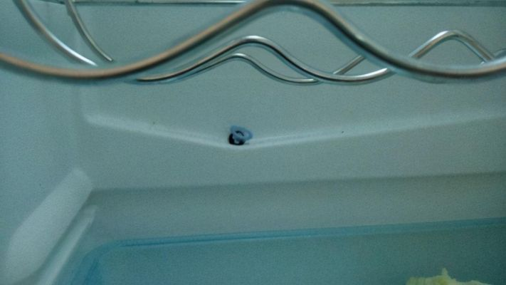 遗忘河水滴,冰箱保鲜层底下总有水