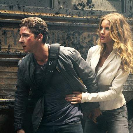 变形金刚3剧情解析：赛博坦月球秘密与激烈大战