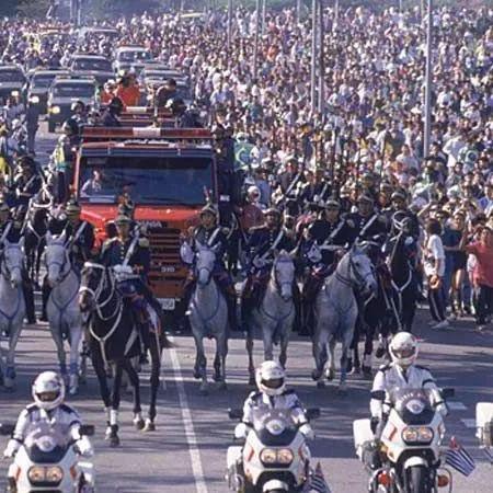 《极品飞车18》车手模式攻略：掌握宿敌挑战技巧，轻松升级！