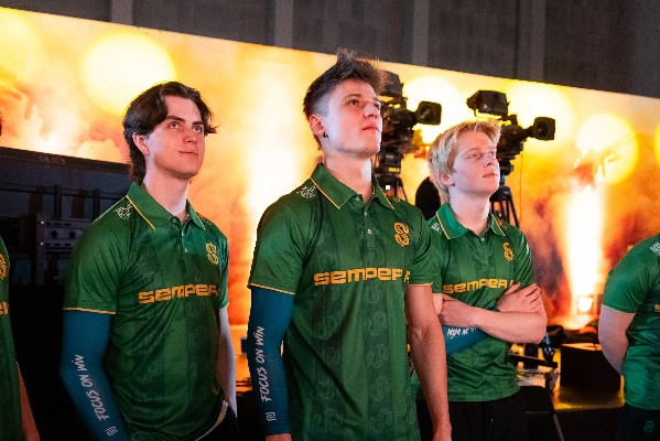 捷克“铁人”金发飘扬,坚毅眼神见证永不言弃的电竞传奇 捷克“铁人”金发飘扬,坚毅眼神见证永不言弃的电竞传奇