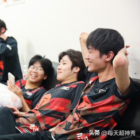 《英雄联盟》2025银龙征程独家口令码，解锁神秘福利！