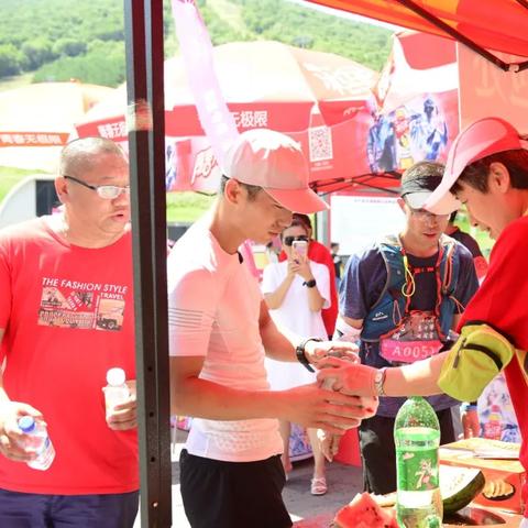 荒野求生巅峰对决！百万钻石奖牌等你来战，盛夏荣耀挑战赛火热开启！