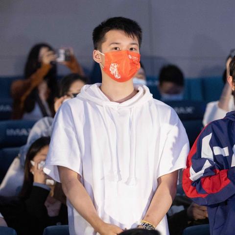 《和平精英》六周年狂欢！吴京携手开启海岛特训，战力飙升新高度！