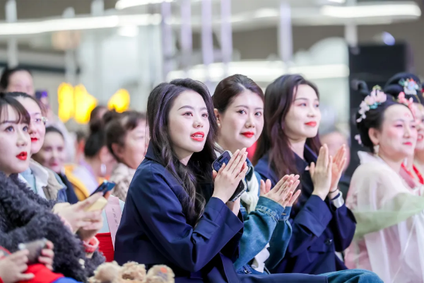 妇女节狂欢盛典：揭秘《她》说3.8活动精彩瞬间