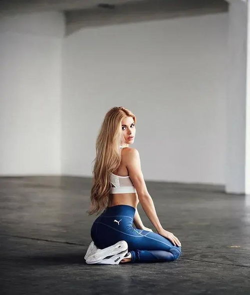 《宝可梦》玛琪艾儿翘臀曲线惊艳，建筑场景中独领风骚