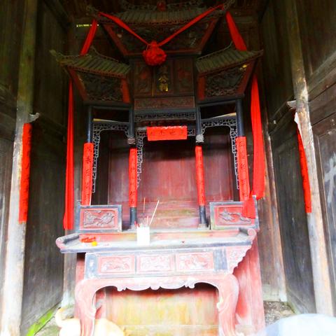 《明末渊虚之羽》难民营地神龛攻略：快速定位神秘神龛路径揭秘