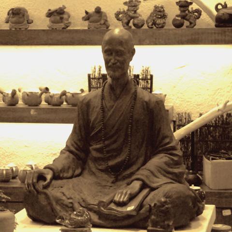 《明末渊虚之羽》假僧套装属性一览，独家攻略教你轻松获取！