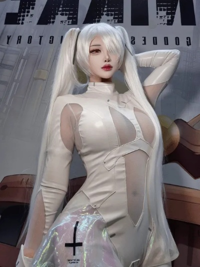《妮姬》COS新秀：白内衣造型惊艳，巨雷吸睛力MAX