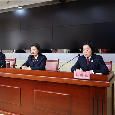 qq透明皮肤怎么弄啊,透明度自己能调整吗