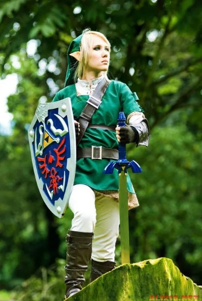 《塞尔达传说》真人电影首曝：林克塞尔达造型惊艳亮相，引领潮流新风尚