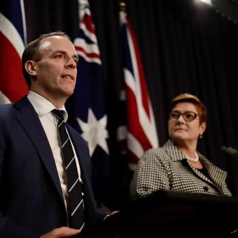 突袭下载：重温二战经典，下载突袭系列游戏！