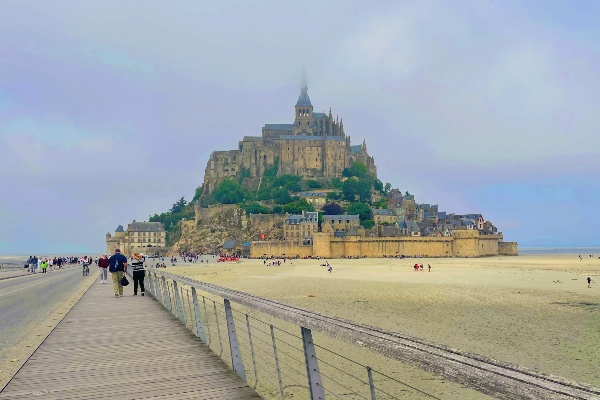 周杰伦最伟大的作品专辑封面曝光，法国圣米歇尔山成焦点