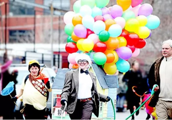 城市漫步，趣味囧图揭秘，游街新体验！