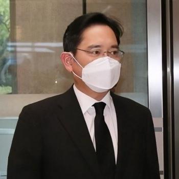 苹果弃用iPhone 17 Pro屏,三星接单新价值爆发 苹果弃用iPhone 17 Pro屏,三星接单新价值爆发