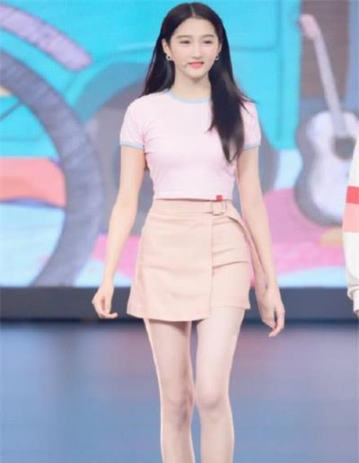 嘎吱窝下腿长惊人！14岁关晓彤身材比例解析新视角