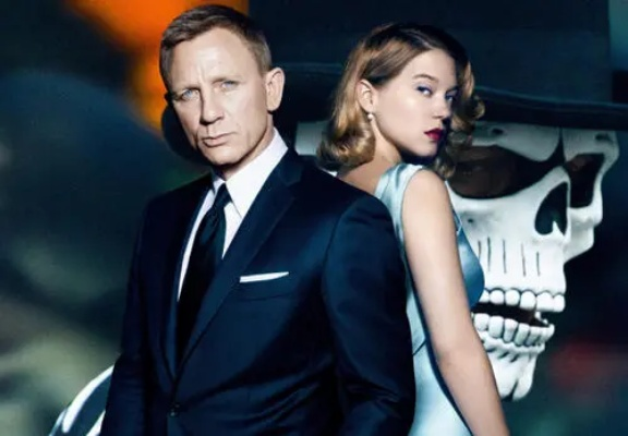 《007初露锋芒》惊艳亮相，全新座驾惊艳全球，揭秘未来科技新篇章