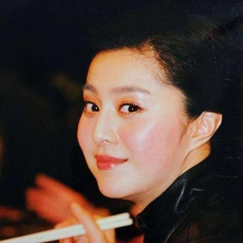 iPhone 17e震撼发布！灵动岛60Hz屏，性价比新标杆