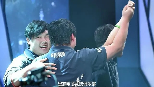 韩援集体离队潮!LPL老将告别赛场,10年辉煌生涯落幕 韩援集体离队潮!LPL老将告别赛场,10年辉煌生涯落幕