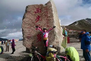 雪山巅峰背心行者，6000米海拔邂逅雪莲奇珍