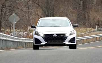 全球首搭鸿蒙座舱，东风日产全新天籁燃油车，智领未来新体验