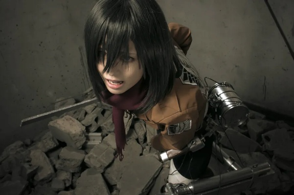 三笠奈绪江化身铠甲巨人，刺客信条×进击联动新篇章