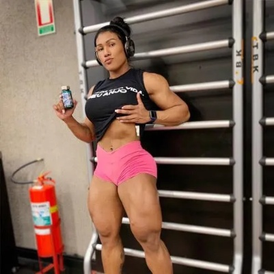 淘汰健美选手自信展示新高度，走红背后故事揭秘