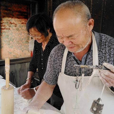 游戏里的退休大爷凭什么比你还懂快乐？5个被忽略的玩法密码