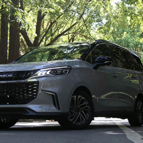 油价暴跌预警：新能源助力全球油价两年内或减半冲击