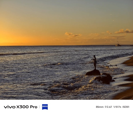 哪吒小米17 Ultra三摄革新，摄影新高度曝光！