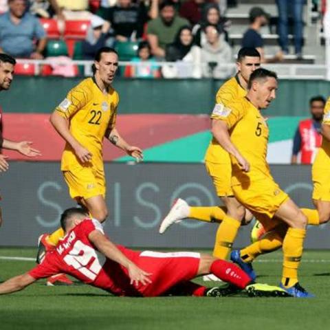 国足亚洲杯小组出局,为什么我们总在出线边缘摔得这么疼? 国足亚洲杯小组出局,为什么我们总在出线边缘摔得这么疼?