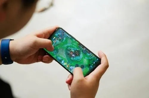 6300手机还能玩什么？2025老玩家私藏3款高自由度神作，每款都能肝出成就感