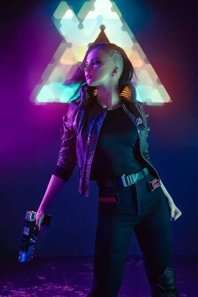 美国女星惊艳cos《赛博朋克2077》帕南，游戏界新潮流来袭！