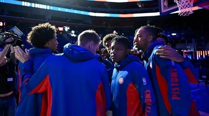 美国大学生球员离世年仅20岁，R.I.P.肘击悲剧引发关注