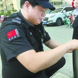 外卖小哥遭大灯晃眼报警反被扣车,揭秘地库冲突真相 外卖小哥遭大灯晃眼报警反被扣车,揭秘地库冲突真相