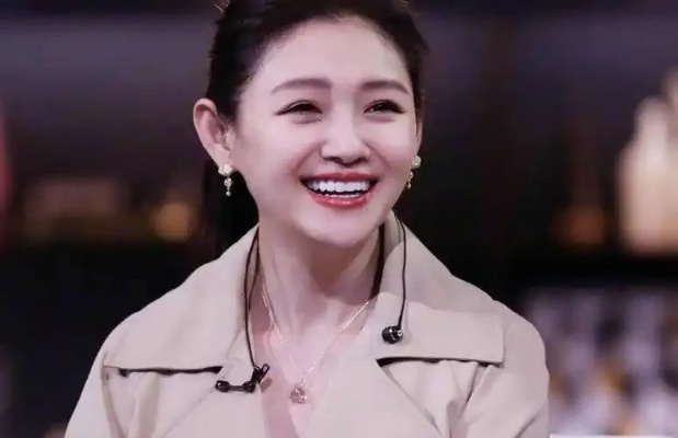 大S借款30万助白血病女孩，私信独选她获感动支持