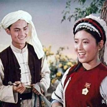 女子挪车惊现铁钉陷阱，汽修店员报警道歉新解