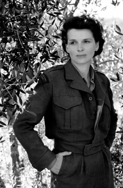 法式魅力升级，33号远征队主演性感焕新