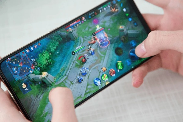 华为Mate 80 Pro实测：120帧畅玩《王者荣耀》极致画质新体验