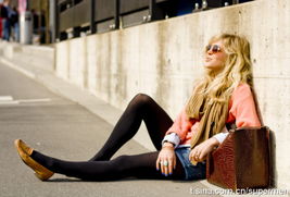 王朝了黑丝黑长直女角色深度解析：探寻神秘魅力