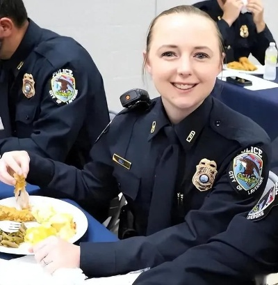 前男友新欢引风波，美国女警入室惊魂，职场失意再掀波澜