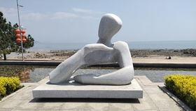 《棕色尘埃2》泰瑞丝雕像，海边天使新价值绽放